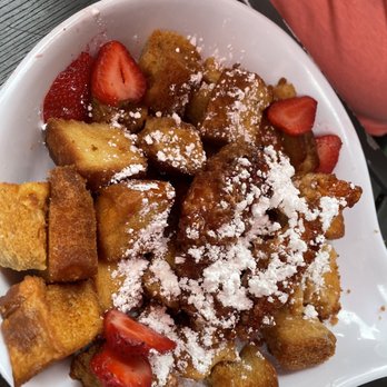 Ruby Slipper Central Business District - French toast with chicken - Breakfast & Brunch Near Me - New Orleans, Louisiana Ruby Slipper Central Business District - French toast with chicken - Breakfast & Brunch Near Me - New Orleans, Louisiana
