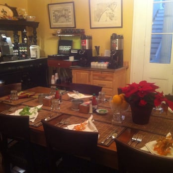 Ashton's Bed and Breakfast - Dining area - Bed & Breakfast Near Me - New Orleans, Louisiana Ashton's Bed and Breakfast - Dining area - Bed & Breakfast Near Me - New Orleans, Louisiana