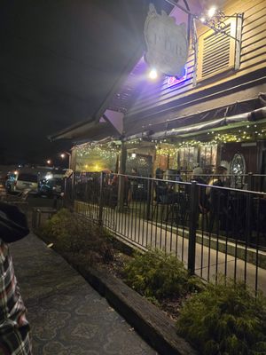 Village Pub and Beer Garden by null