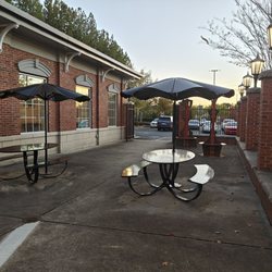 Robert E Fulton Library At Ocee - Outdoor seating