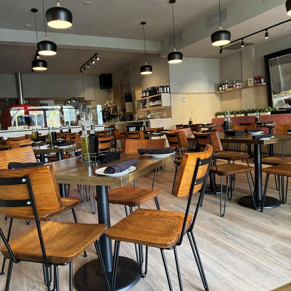 Piccola Pizzeria - Dining room - Pizza Near Me - Coral Gables, Florida