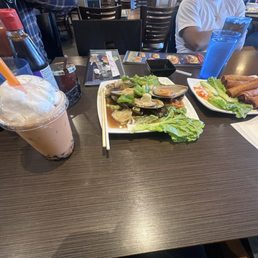 Garlic mussels Thai Thai Ice Tea Smoothie W Boba Crispy Vietnamese eggrolls