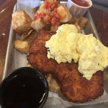Cob & Pen - Chicken & Waffles - Beer Bar Near Me - Lakeland, Florida