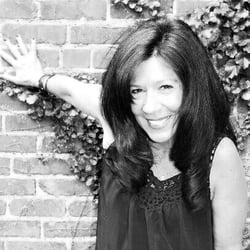 Vincenza's A Cut Above Hair & Makeup Salon - Adrienne