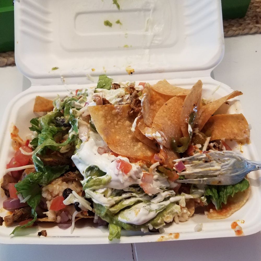 Dosbros Fresh Mexican Grill - Spicy chicken nachos...with death sauce - Mexican Near Me - Gallatin, Tennessee