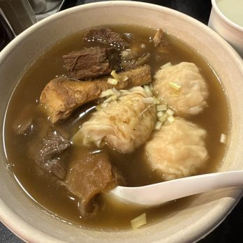 Maxi’s Noodle 2 - Wonton and beef brisket noodle soup - Noodles Near Me - Flushing, New York