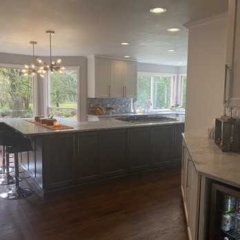 Superior Cabinets - Slate-stained Maple island and white painted perimeter cabinets. - Cabinetry Near Me - Tukwila, Washington Superior Cabinets - Slate-stained Maple island and white painted perimeter cabinets. - Cabinetry Near Me - Tukwila, Washington