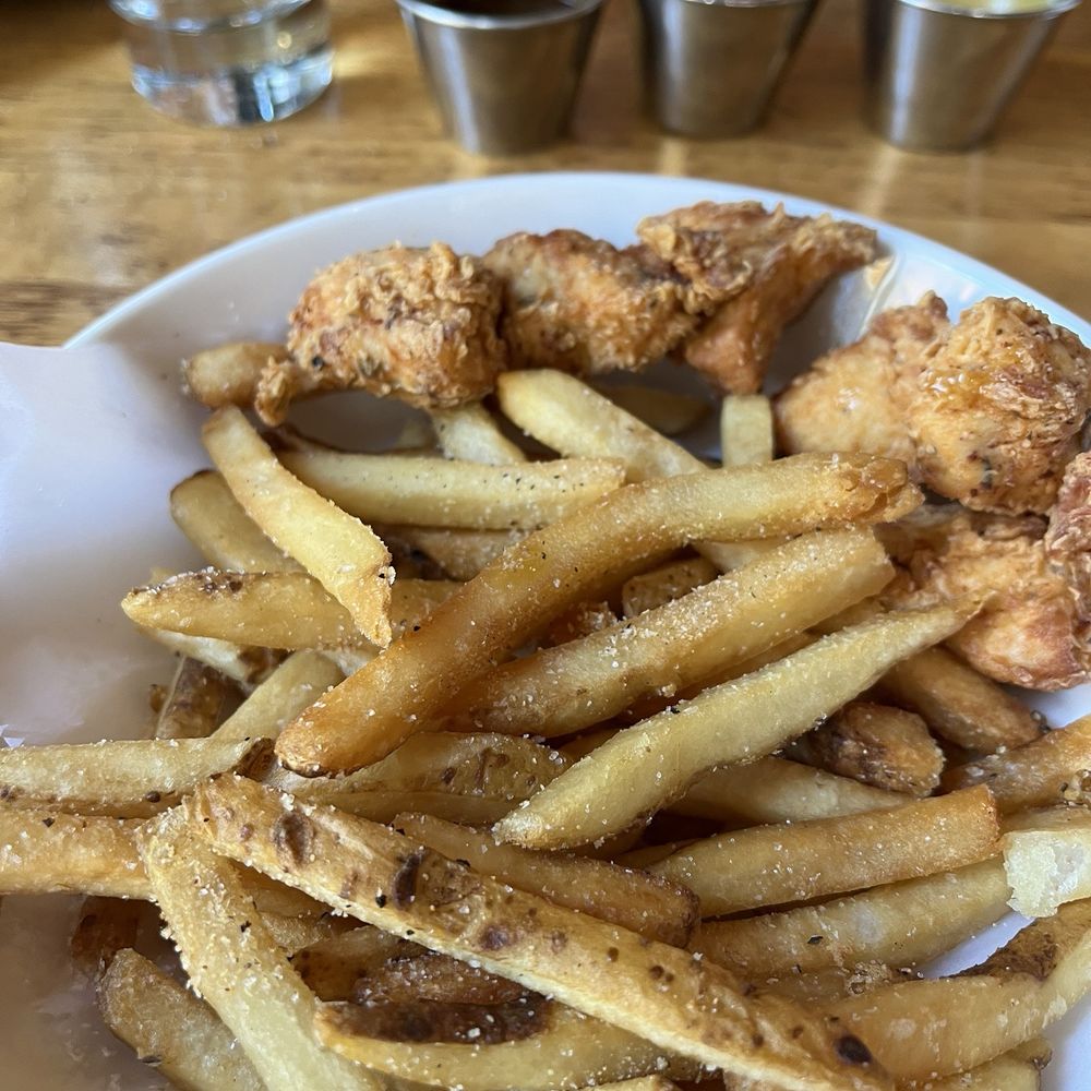 Doc B's Restaurant + Bar - Better picture of the excellent fries - New American Near Me - Dallas, Texas