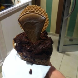 La Bottega Del Gelato - Cialda grande( anzi gigante) con pistacchio e cioccolato fondente :)