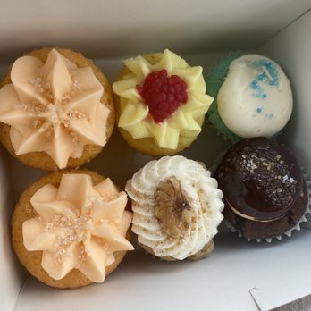 Cupprimo - Mini Daily Special Cupcake - Coffee & Tea Near Me - Austin, Texas