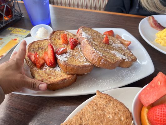 Broken Yolk Cafe by null