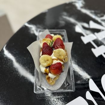 Heuk Hwa Dang - Strawberry banana croffle - Desserts Near Me - New York, New York Heuk Hwa Dang - Strawberry banana croffle - Desserts Near Me - New York, New York