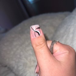 Tina's Nail Spa - Uneven
