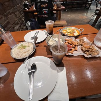 Isla Grand - Garlic rice, sago't gulaman, lumpiang Shanghai, chicharong bulaklak & palabok - Filipino Near Me - Pleasant Hill, California