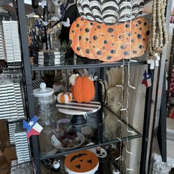 Hank & Ellie - Halloween decor