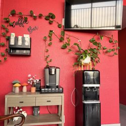 Vilchez Auto Care - Inside coffee bar