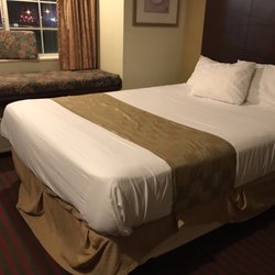BridgePointe Inn & Suites - Bed upon arrival. Made very messy.