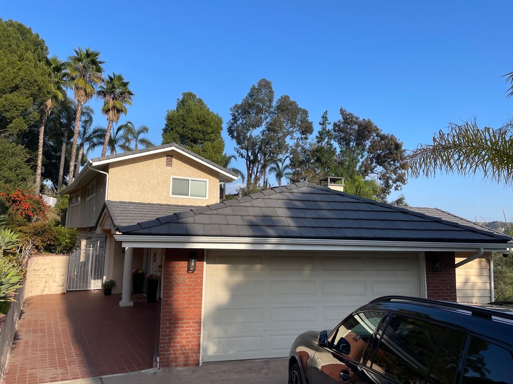 Slide of R&A Roofing