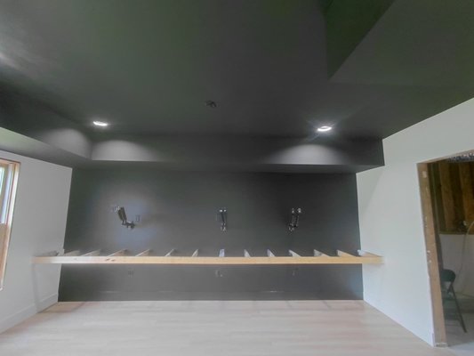 Commercial Painting - Lurod Paint provides residential and commercial painting services, including interior painting, exterior painting, stucco repair, drywall repair and installation. Call us today.