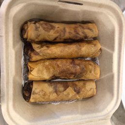 Egg rolls (comes with dipping sauce) Egg rolls (comes with dipping sauce)