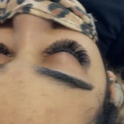 Buffalo Brow and Lash Lounge - Mega volume lashes