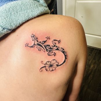 Bleeding Rose Tattoo - Tattoo Near Me - Orange Park, Florida Bleeding Rose Tattoo - Tattoo Near Me - Orange Park, Florida