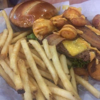 Buffalo Wild Wings - Cheese curd burger, fries are MEH - Chicken Wings Near Me - Tucson, Arizona