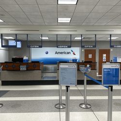 Tyler Pounds Regional Airport - TYR - Advertised as open however not a soul here for the airline.