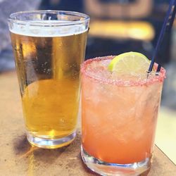 Buffalo Wild Wings - Modelo pint & a strawberry margarita