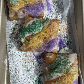 Beignets & Brew - King's cake beignets - Desserts Near Me - Orlando, Florida Beignets & Brew - King's cake beignets - Desserts Near Me - Orlando, Florida