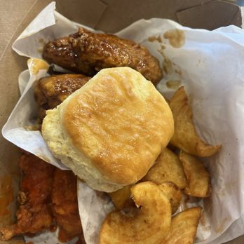 Ikonic Wings - The Legendary - 9pc Combo in Honey garlic and DMacs bad ass buffalo sauce. With a biscuit. Yummm - Chicken Wings Near Me - Lacey, Washington Ikonic Wings - The Legendary - 9pc Combo in Honey garlic and DMacs bad ass buffalo sauce. With a biscuit. Yummm - Chicken Wings Near Me - Lacey, Washington