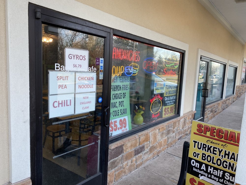 DEE’S BAGEL CAFE Updated October 2024 33 Photos & 41 Reviews 357