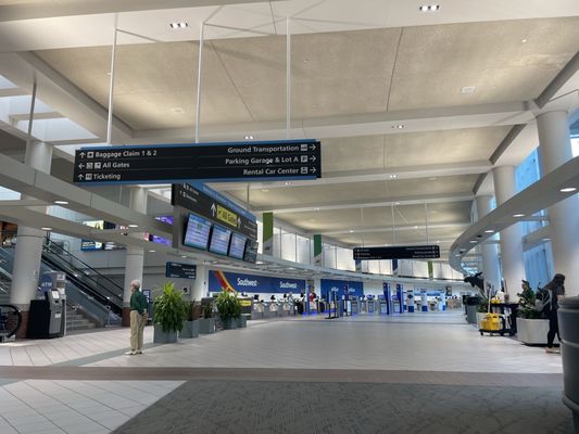 Manchester-Boston Regional Airport by null