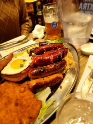 Max Bratwurst und Bier by null
