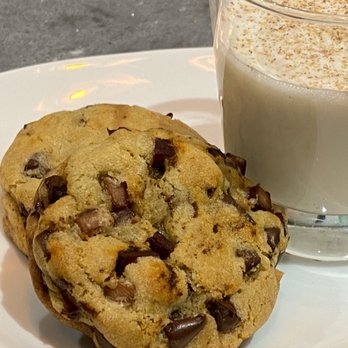 The Gilty Pig - Candied bacon and chocolate chip cookie with a bourbon milk punch chaser!! A dessert for royalty if there ever was one!! - Food Trucks Near Me - Chicago, Illinois The Gilty Pig - Candied bacon and chocolate chip cookie with a bourbon milk punch chaser!! A dessert for royalty if there ever was one!! - Food Trucks Near Me - Chicago, Illinois