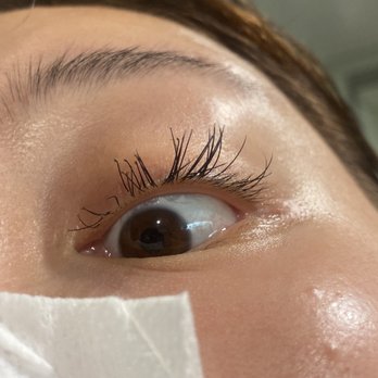 Stacy Lash and Skin - Tips splitting after a couple of days. - Eyelash Service Near Me - Los Angeles, California