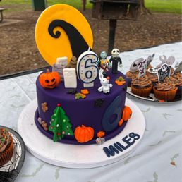 halloween themed cake and cupcakes halloween themed cake and cupcakes