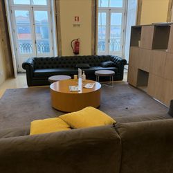 Regus Porto S. Bento - Loungey coworking area