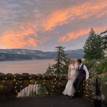 Columbia Gorge Hotel - Hotels Near Me - Hood River, Oregon Columbia Gorge Hotel - Hotels Near Me - Hood River, Oregon