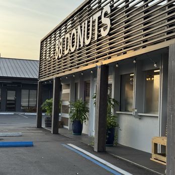 88 Donuts Bakery Cafe - Bakeries Near Me - Orlando, Florida