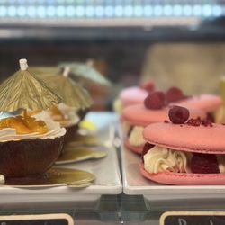 OfKors Bakery - Berry macaroon