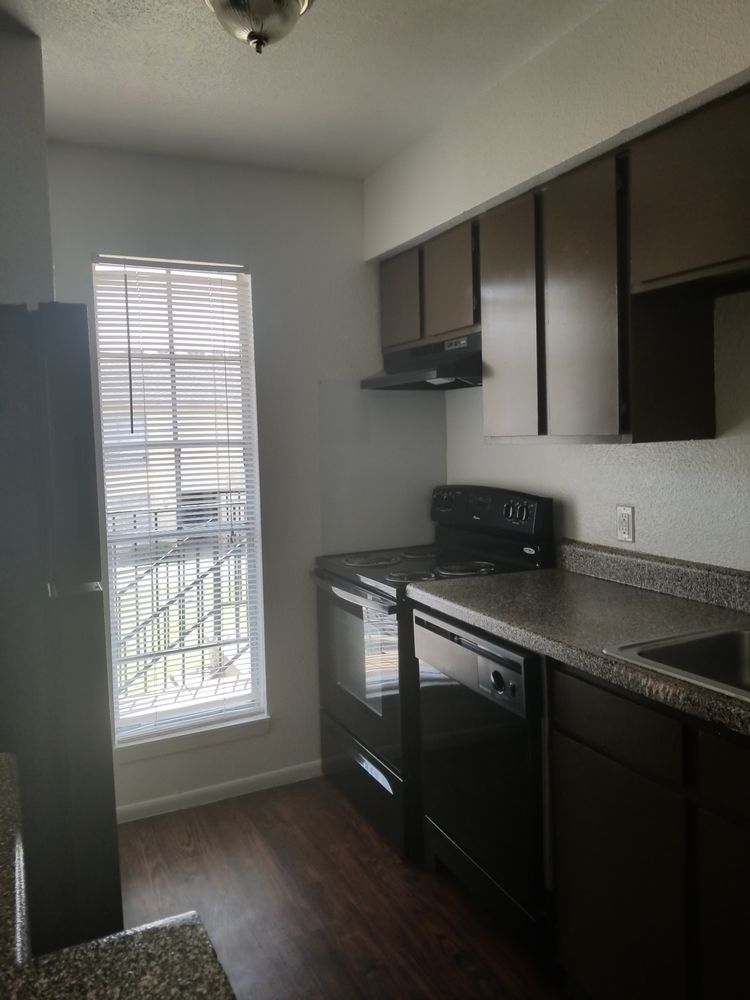 COLONIAL WOODS APARTMENTS 18 Photos 6333 Windswept Ln, Houston, TX