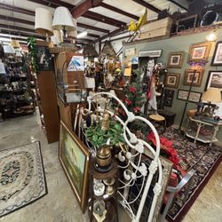 Digger's Antiques & Uniques