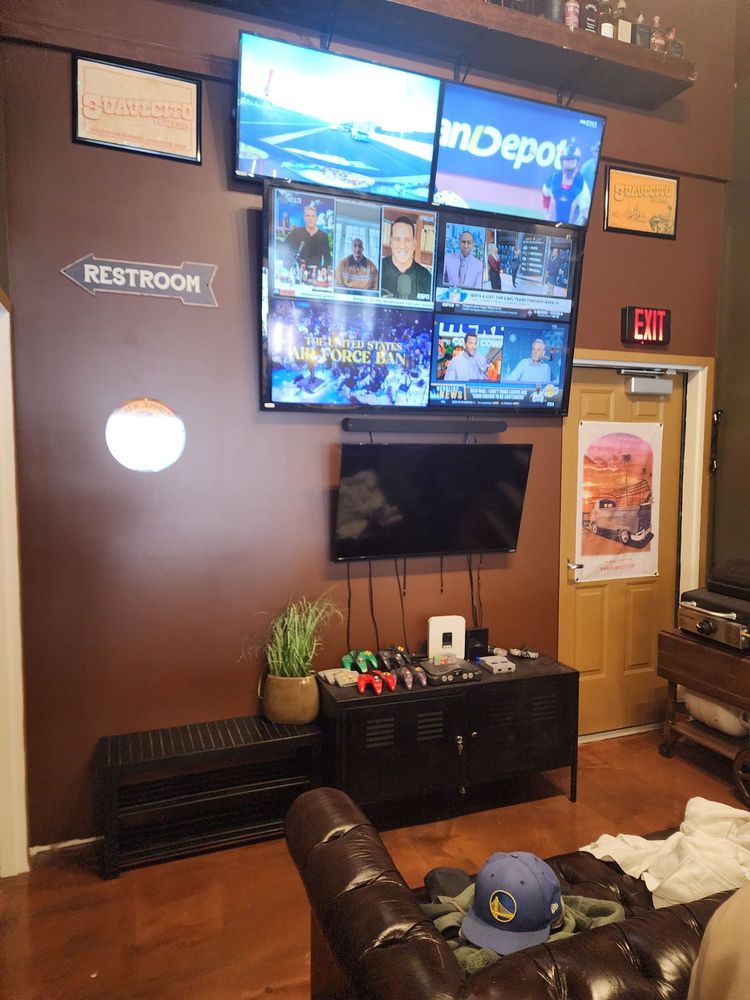 The Gentleman’s Barbershop Logo