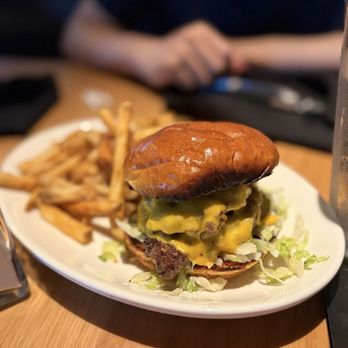 BJ's Restaurant & Brewhouse - All American Smash Burger - Pizza Near Me - Rancho Cucamonga, California
