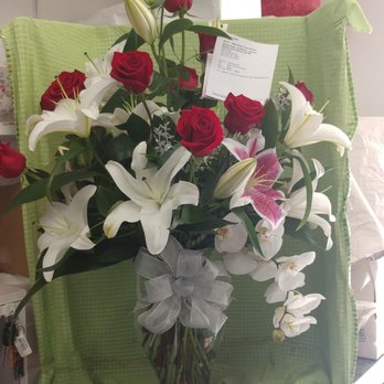 Bella Rose Flower Market - This is a recent anniversary arrangement - Florists Near Me - Commerce Twp., Michigan