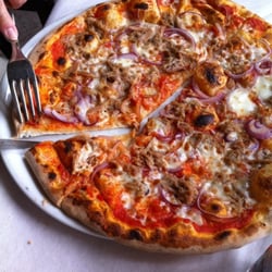 Trattoria Giardino - Pizza Tonno