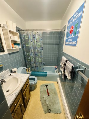 A To Z Upgrades Construction Logo