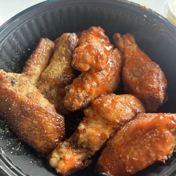 BurnBox Pizza - HONEY LEMON PEPPER WINGS  Buffalo wings - Pizza Near Me - Kettering, Maryland