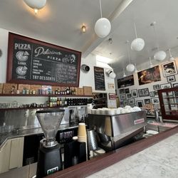Delicious Pizza - Cafe